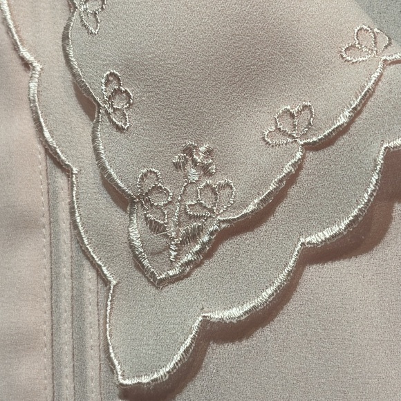 La Blouse Embroidered Pink Button Down - Picture 4 of 13